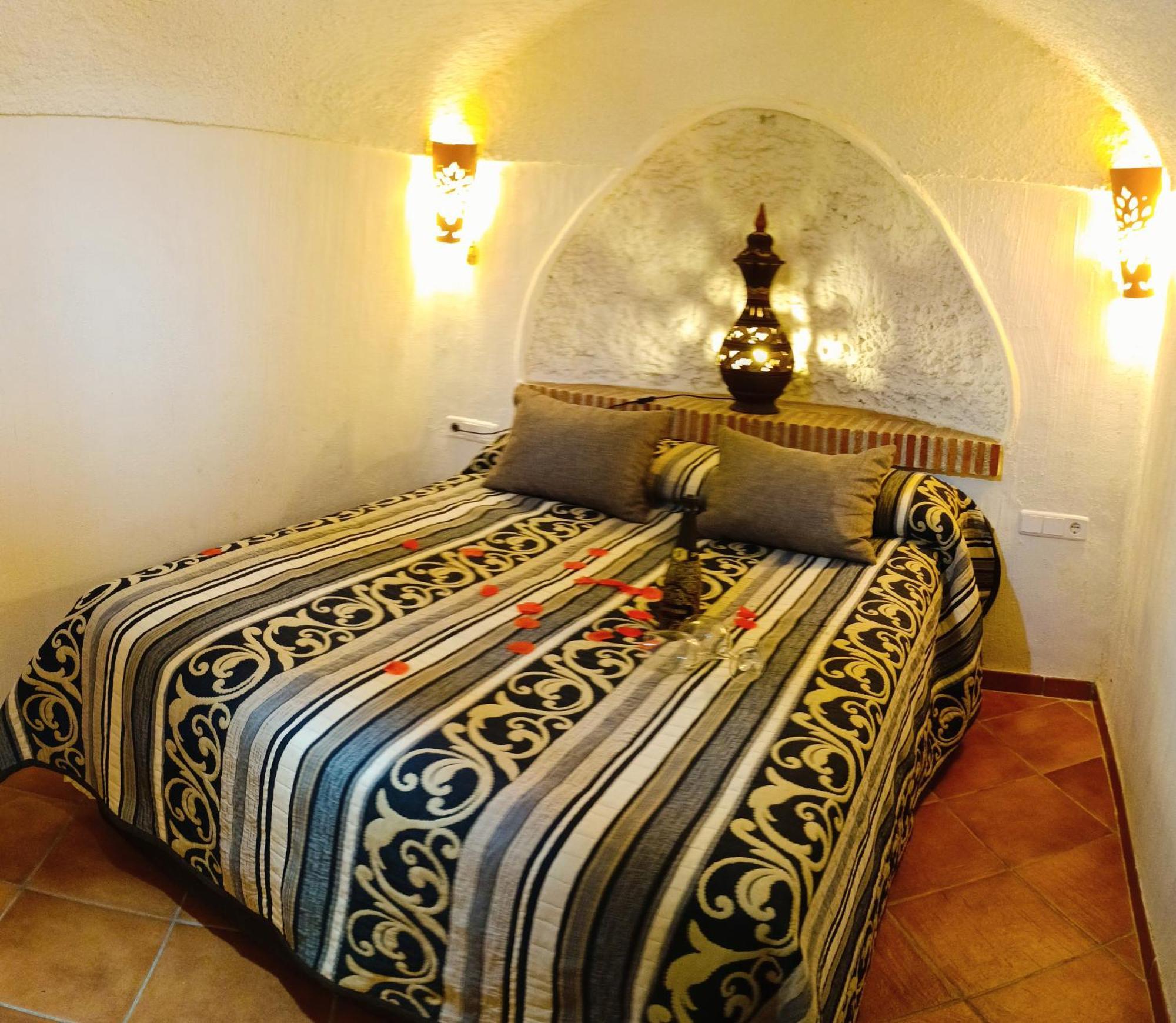 Casa Cueva The Exclusive Royal Andalusian Cave Villa Alcudia de Guadix Exterior photo